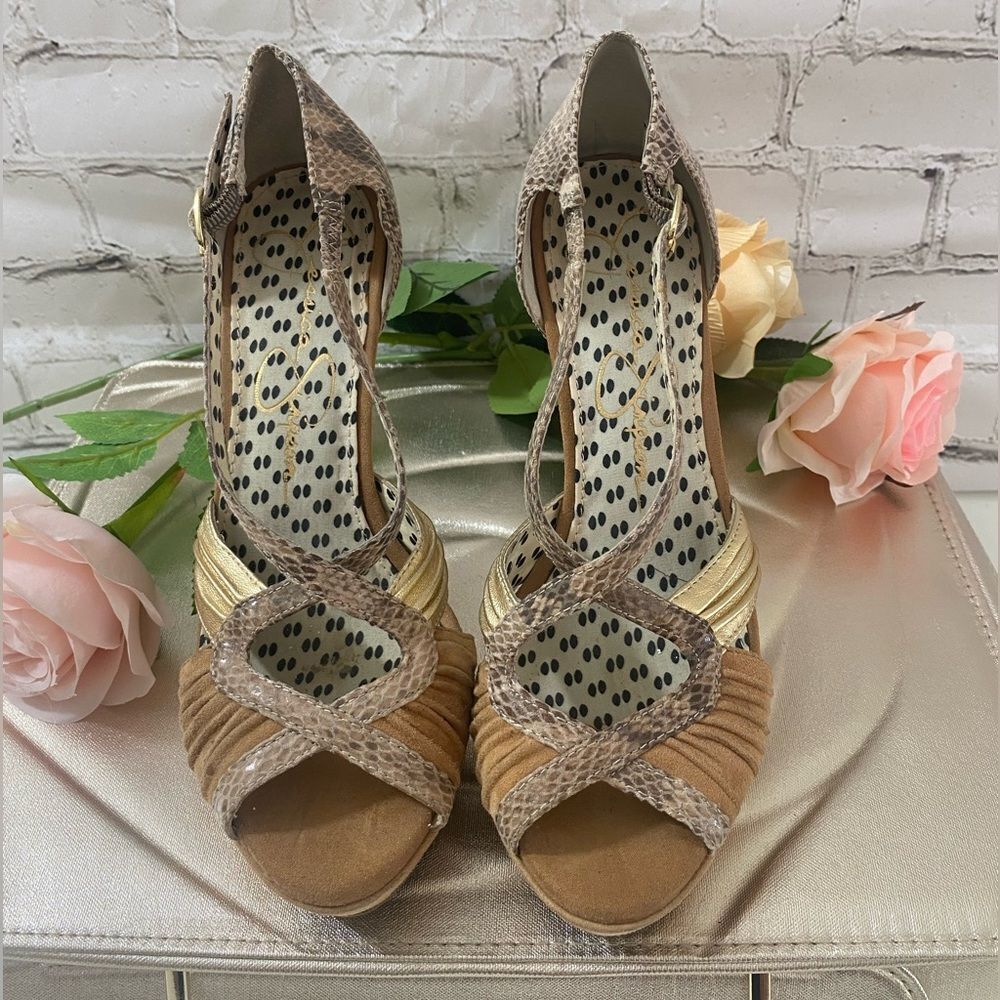Snake print Tan and Gold Women's Heels. Size 6